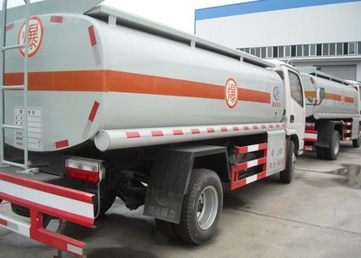 小型加油車(chē)、流動(dòng)加油車(chē)、運(yùn)油車(chē)價(jià)格_機(jī)電之家